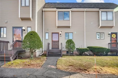 560 Yale Ave #226, Meriden, CT 06450