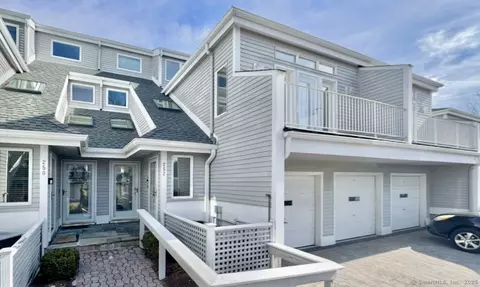 252 Breakers Ln #252, Stratford, CT 06615