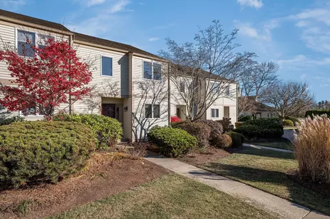 100 Dudley Ave #D19, Old Saybrook, CT 06475