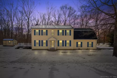 3 Fran Ln, Colchester, CT 06415