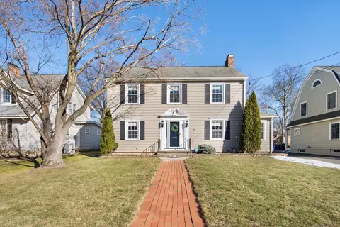 38 Foxcroft Rd, West Hartford, CT 06119