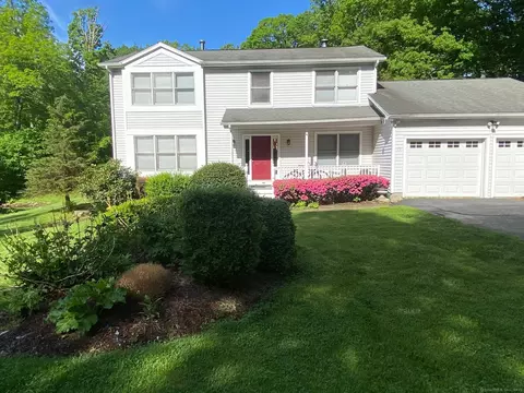 15 Joseph Dr, Oxford, CT 06478
