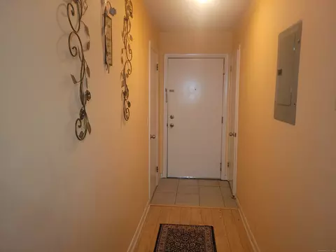 1730 State St #208, Hamden, CT 06517