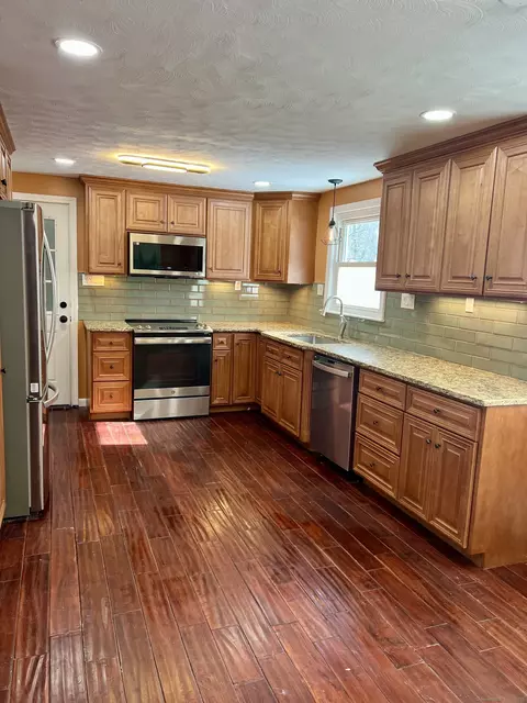 42 Play Rd, Enfield, CT 06082