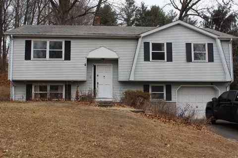9 Bromley Ct, Hamden, CT 06514