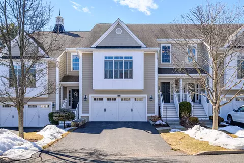 34 Great Heron Ln #34, Brookfield, CT 06804