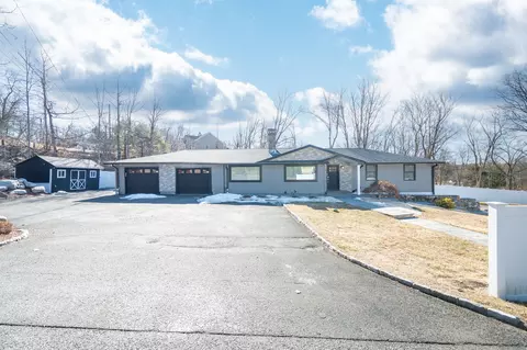 1 Pleasant Rise Rise, Brookfield, CT 06804
