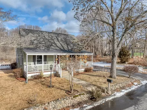 30 Norman St, Waterford, CT 06385