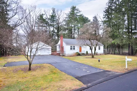 19 Maureen Dr, Simsbury, CT 06070
