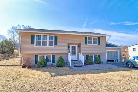 62 Brookfield Rd, Waterbury, CT 06704