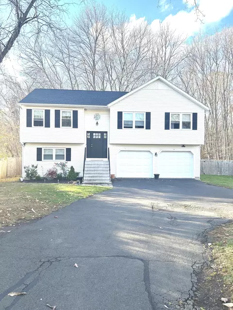 45 Fawn Ridge Dr, Hamden, CT 06514