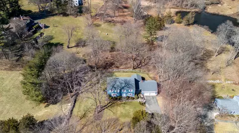 42 Siwanoy Ln, New Canaan, CT 06840