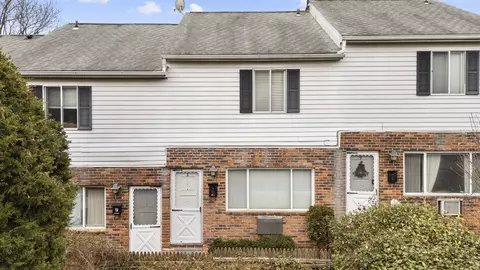 463 Cove Rd #8, Stamford, CT 06902