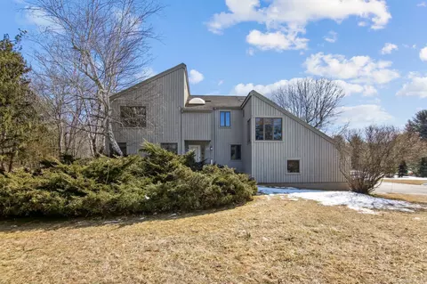 21 Meadow Xing, Simsbury, CT 06070