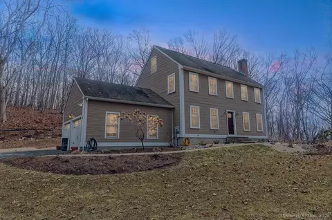 8 Acorn Dr, Old Saybrook, CT 06475
