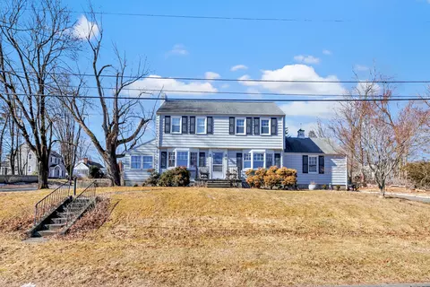 15 Lakewood Dr, Trumbull, CT 06611