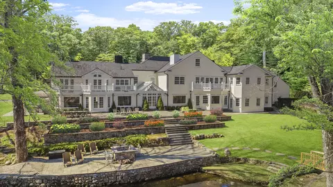 637 Valley Rd, New Canaan, CT 06840