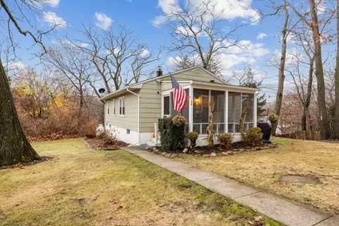 36 Mayview Ave, Cheshire, CT 06410