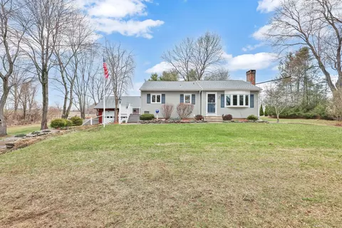21 Middle Rd, Ellington, CT 06029