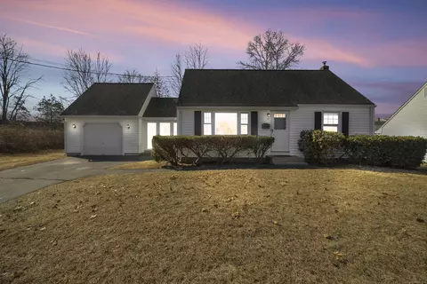 13 Ernest St, Enfield, CT 06082