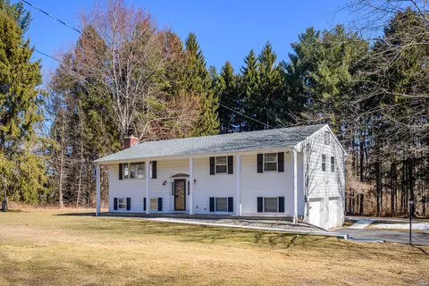 49 Driftway Rd, Danbury, CT 06811
