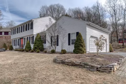11 Deer Run Dr, Colchester, CT 06415