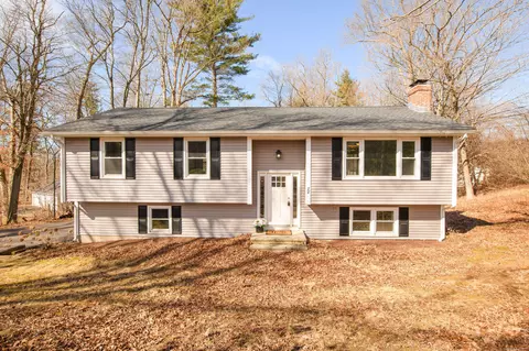 1 Hampton Village Dr, Granby, CT 06035