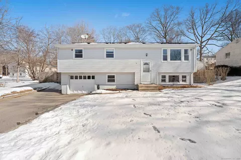 59 Evergreen Ln, Oakdale, CT 06370