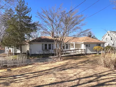 90 River St, Guilford, CT 06437