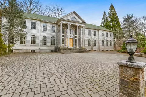 19 Bernhard Dr, Weston, CT 06883