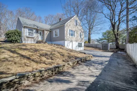 5 Flyers Dr, Norwich, CT 06360