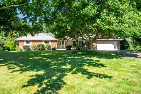 33 Pond Side Dr, Wethersfield, CT 06109