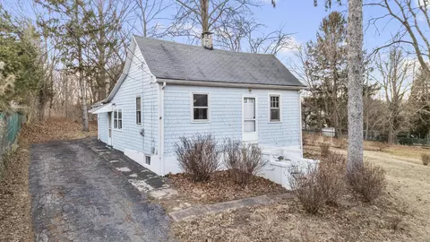 29 Rose Hill Rd, Branford, CT 06405