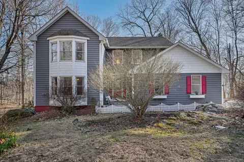 3 Flak Ln # B, New Fairfield, CT 06812