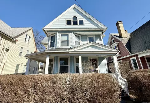 62 Pixlee Pl, Bridgeport, CT 06610