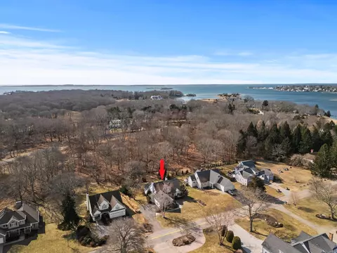 81 Old North Rd, Mystic, CT 06355