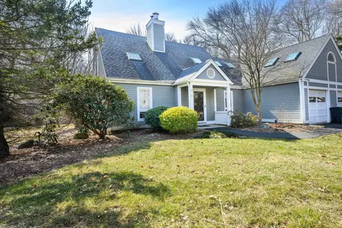 21 Centre Village Dr #21, Madison, CT 06443