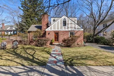 25 Burns St, New Haven, CT 06511