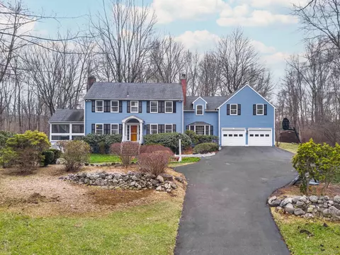 45 Lamppost Dr, Redding, CT 06896