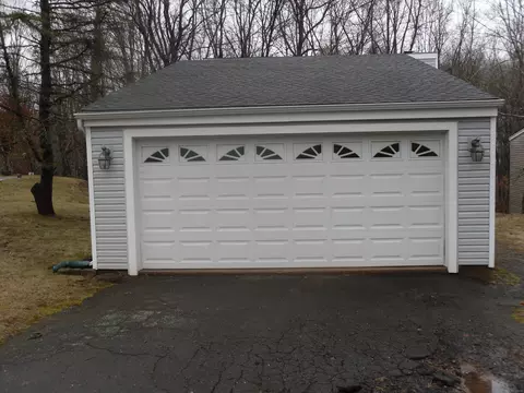 37 Little River Ln, Middletown, CT 06457