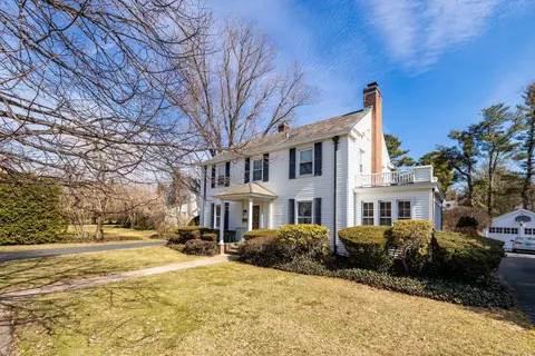 63 Brookside Dr, Hamden, CT 06517