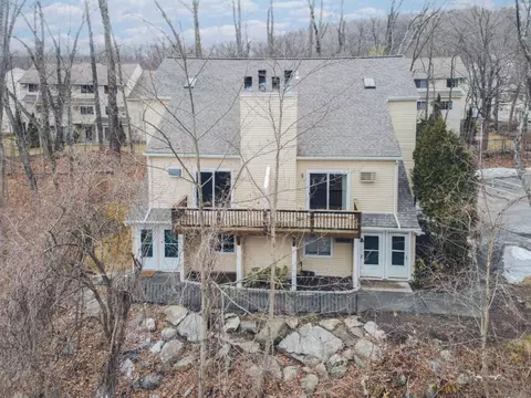 8 Rose Ln #20-2, Danbury, CT 06811