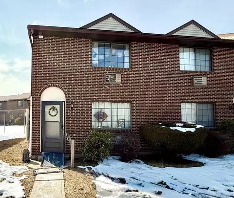 100 Mark Ln #F1, Waterbury, CT 06704