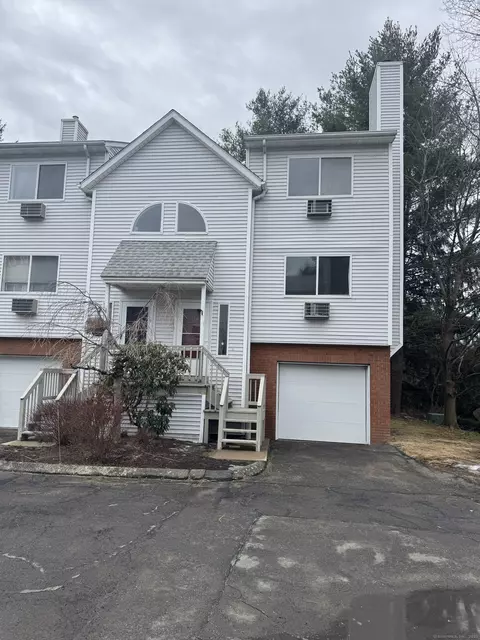 925 Oronoke Rd #12H, Waterbury, CT 06708