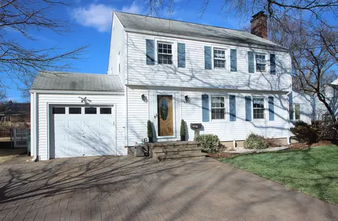 99 Colonial Dr, Hamden, CT 06518