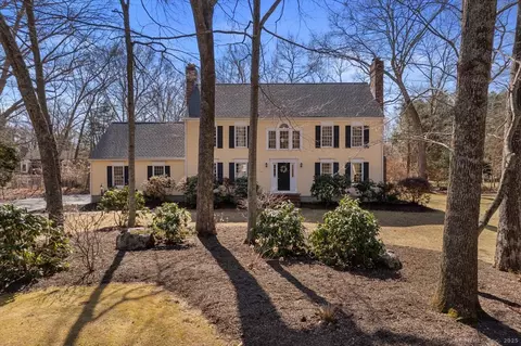 46 Beekman Pl, Madison, CT 06443