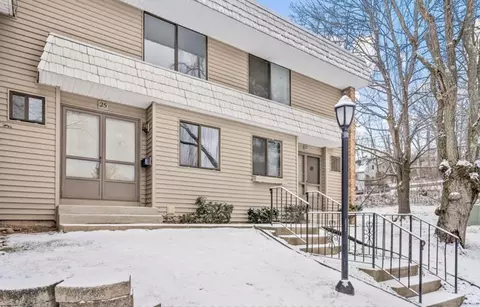 25 Redwood Ct #25, Cromwell, CT 06416
