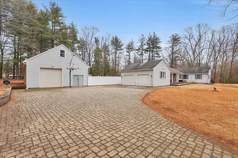395 Dunham St, Southington, CT 06489
