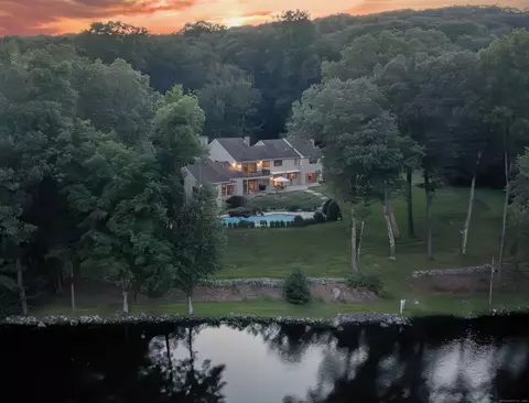 13 Cove Rd, Brookfield, CT 06804