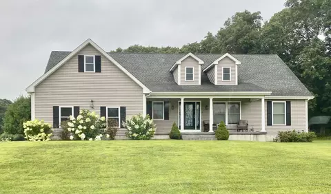 5 Somersett Dr, Pawcatuck, CT 06379